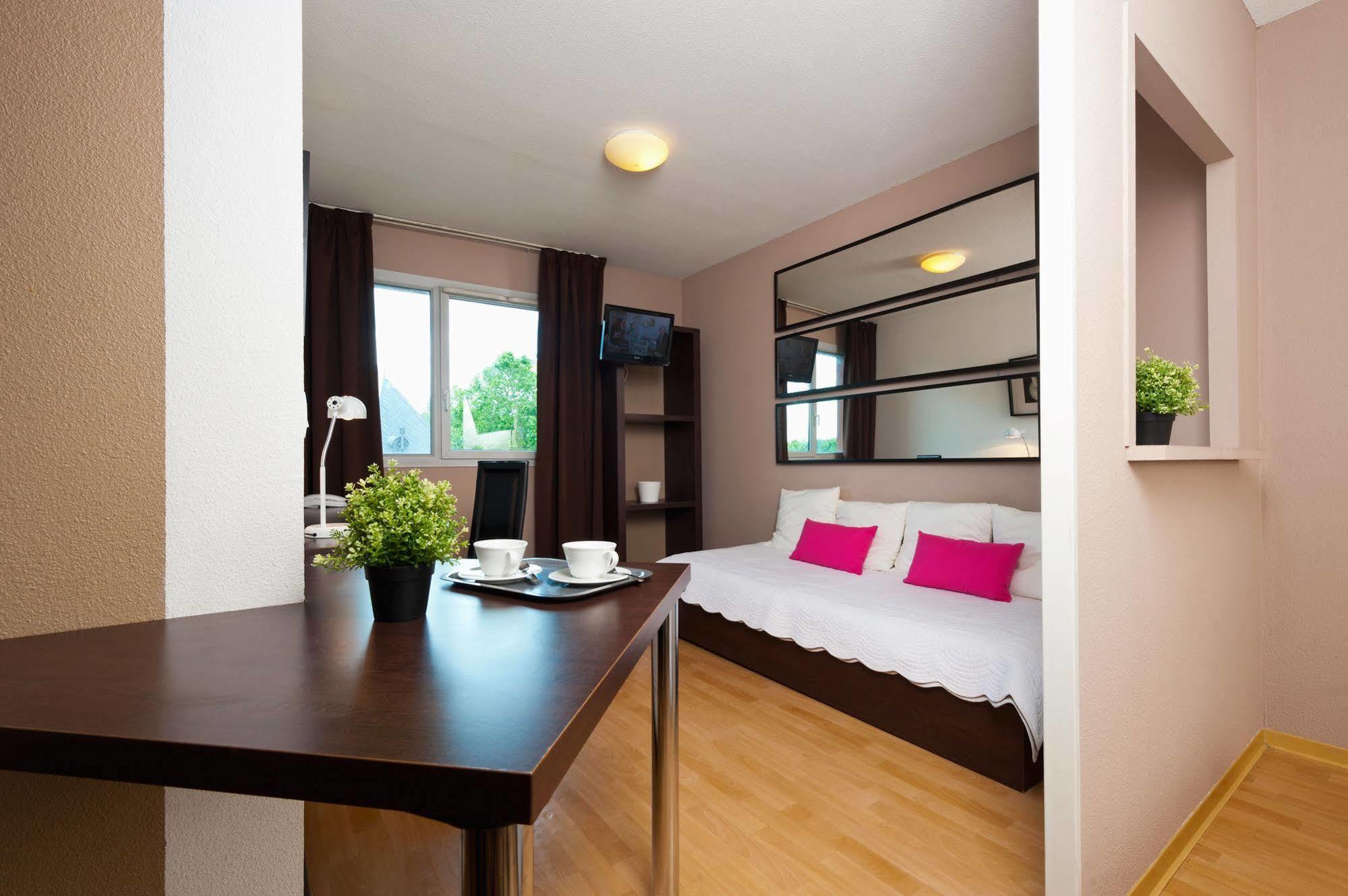 Teneo Apparthotel Bordeaux - Gare Saint Jean Екстер'єр фото