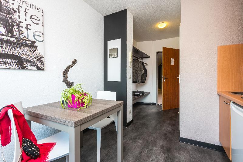 Teneo Apparthotel Bordeaux - Gare Saint Jean Екстер'єр фото
